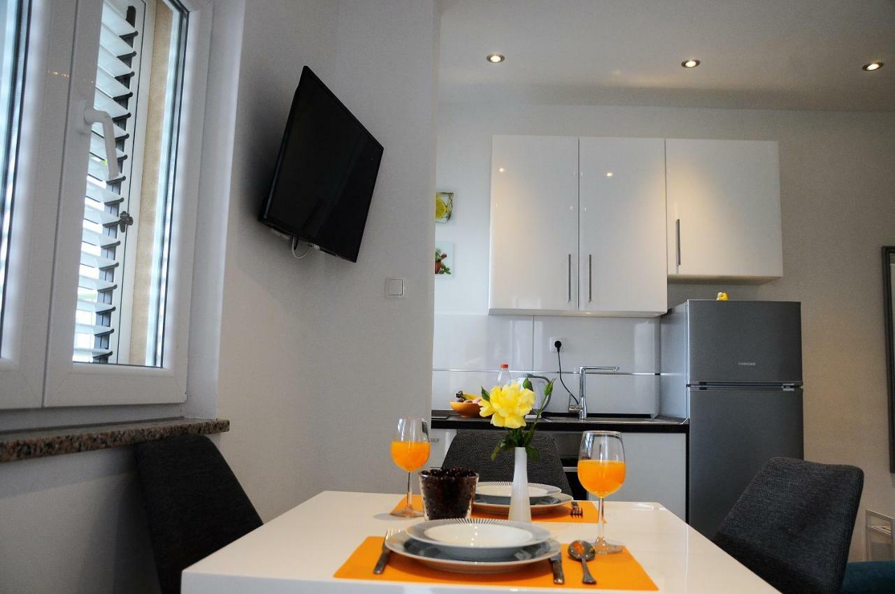 Apartment Aria With Private Parking Split Exterior photo